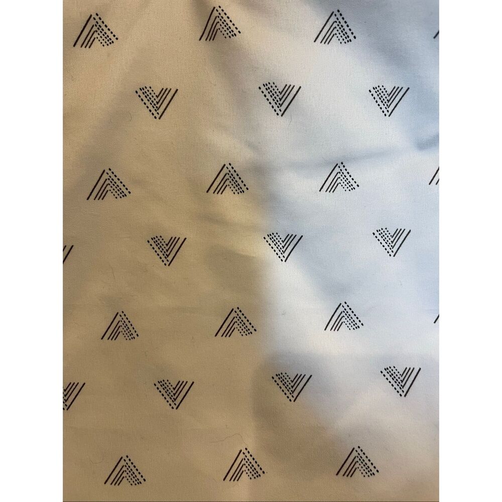 UGG white gray geo design queen sheets, fitted, top and 2 pillow cases - Picture 4 of 4